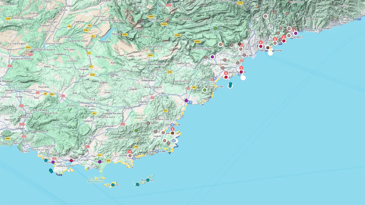 Interactive travel map of the French Riviera and surrounding inland areas, showing labeled points of interest categorized into various layers including beaches, seaside resorts, islands, villages, towns, cities, mountain ranges, coastal paths, roads and top sights. Color-coded icons mark various coastal and inland destinations.