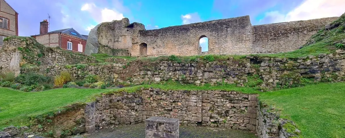 The ruins of the Palais Ducal in Fécamp, France, showcasing ancient stone walls and remnants of historical structures under a clear blue sky.